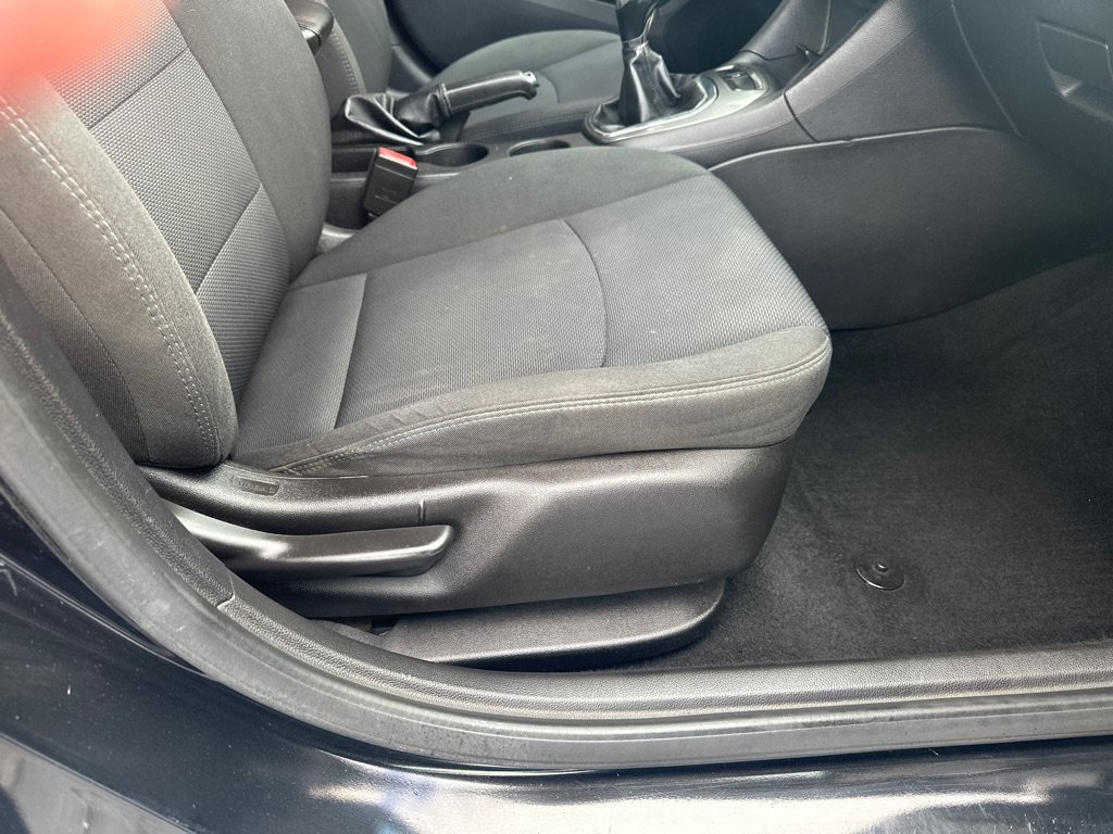 Used 2017 Chevrolet Cruze LT w/ RS Package FWD image 10