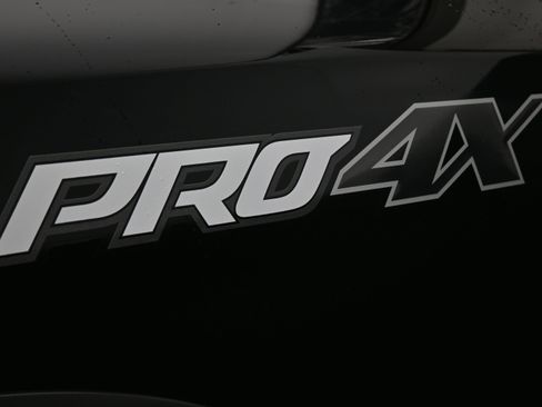 Used 2021 Nissan Titan PRO-4X w/ Pro-4x Convenience Package image 11