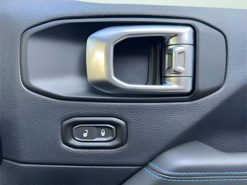 Used 2024 Jeep Wrangler High Altitude image 31