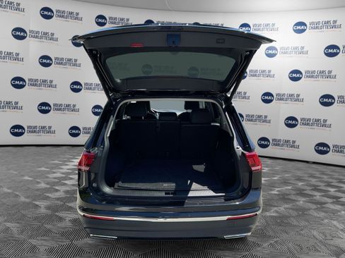 Used 2020 Volkswagen Tiguan SEL AWD/4WD image 11