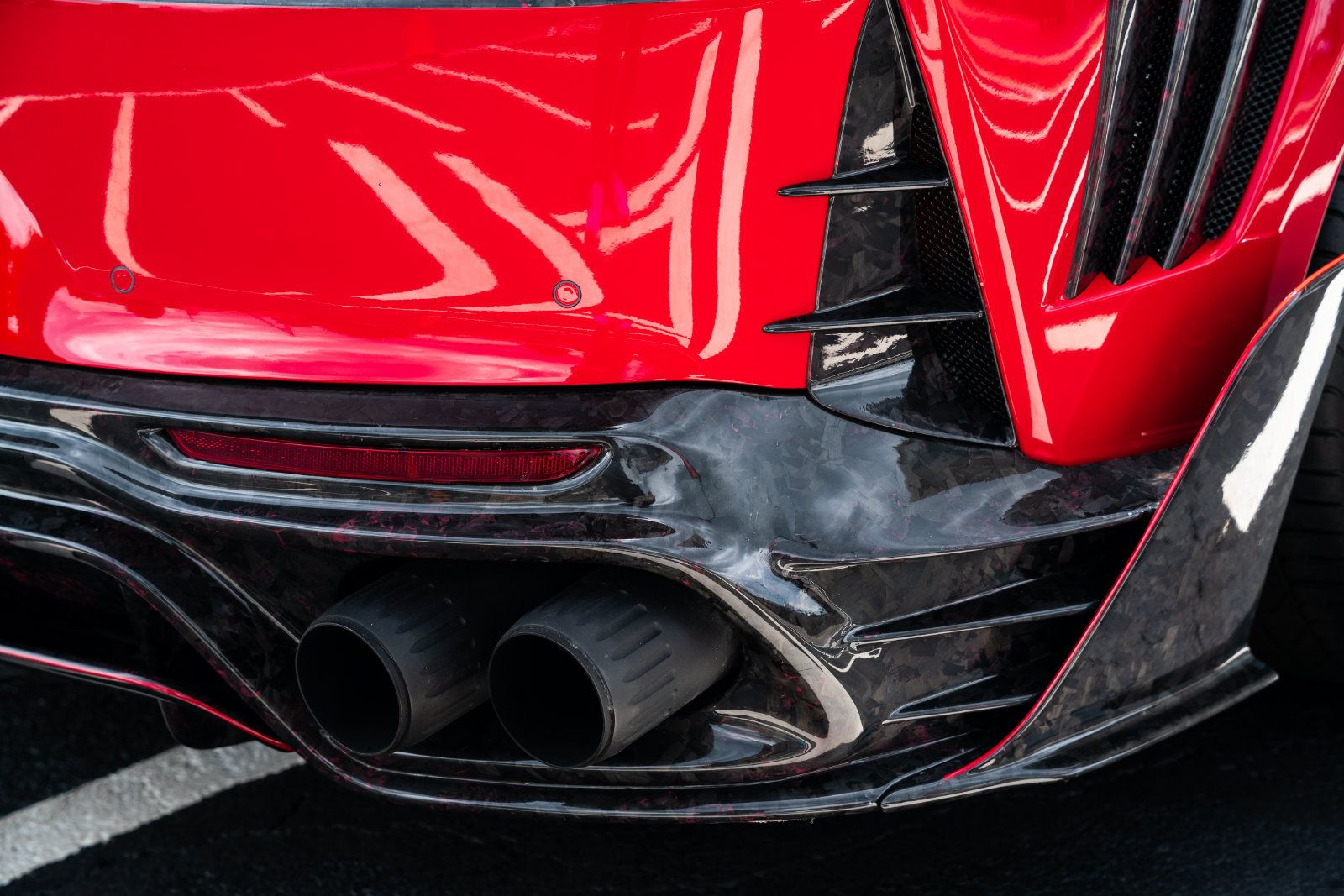Used 2020 Ferrari 812 Superfast RWD image 18