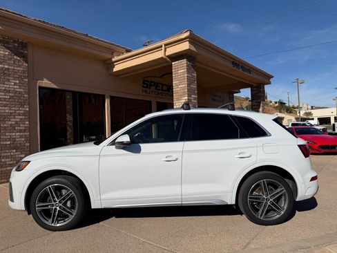 Used 2021 Audi Q5 e Prestige w/ Prestige Package image 3