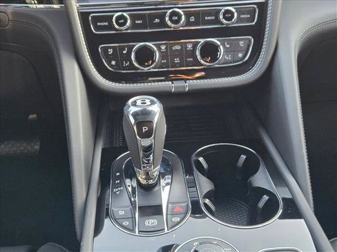 Used 2024 Bentley Bentayga AWD/4WD image 22