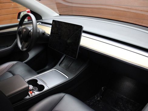 Used 2022 Tesla Model Y Performance image 9