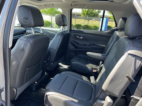 Used 2019 Chevrolet Traverse LT w/ LT Premium Package AWD/4WD image 13
