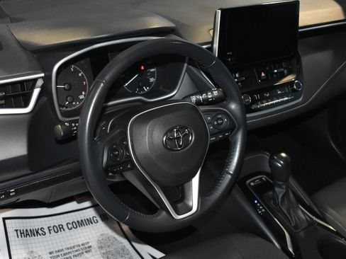Used 2023 Toyota Corolla SE image 2