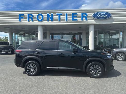 Used 2025 Nissan Pathfinder SV AWD/4WD image 1