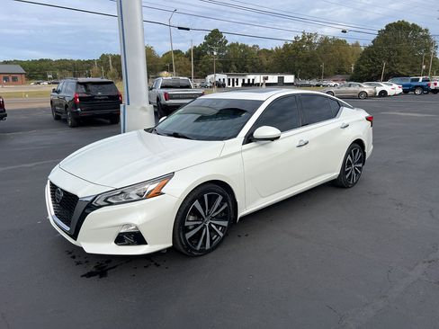 Used 2021 Nissan Altima 2.5 Platinum image 2
