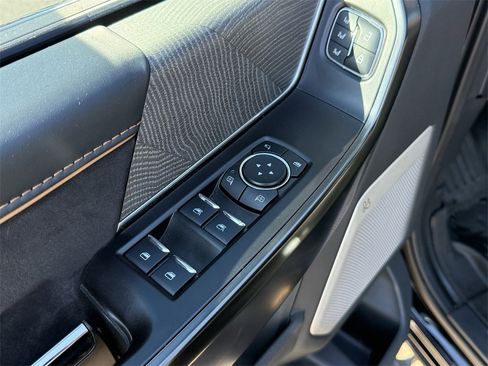 Used 2022 Ford F150 Platinum w/ Equipment Group 701A High image 9