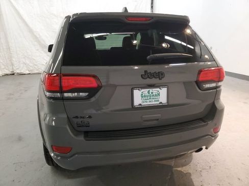 Used 2019 Jeep Grand Cherokee Altitude AWD/4WD image 5