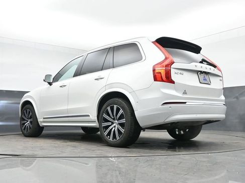 Used 2023 Volvo XC90 B5 Plus image 14