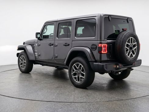 Used 2025 Jeep Wrangler Sahara image 6
