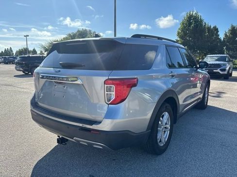 Used 2023 Ford Explorer XLT w/ Equipment Group 202A RWD image 5