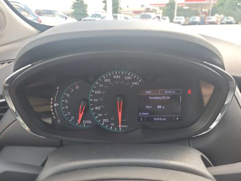Used 2019 Chevrolet Trax LT w/ LT Convenience Package FWD image 28