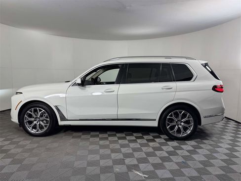 Used 2023 BMW X7 xDrive40i image 11