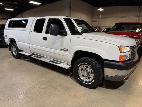 Used 2005 Chevrolet Silverado 2500 LT w/ Heavy-Duty Power Package AWD/4WD image 1