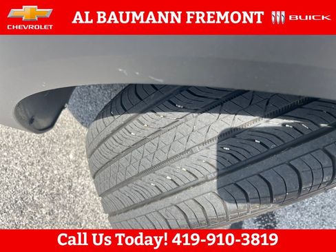 Used 2025 Chevrolet Trax RS w/ Driver Confidence Package FWD image 28