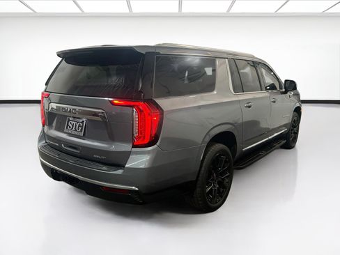 Used 2022 GMC Yukon XL SLT w/ SLT Premium Package AWD/4WD image 4