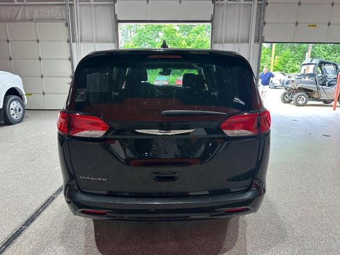 Used 2023 Chrysler Voyager LX FWD image 6