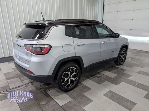 Used 2025 Jeep Compass Limited AWD/4WD image 4