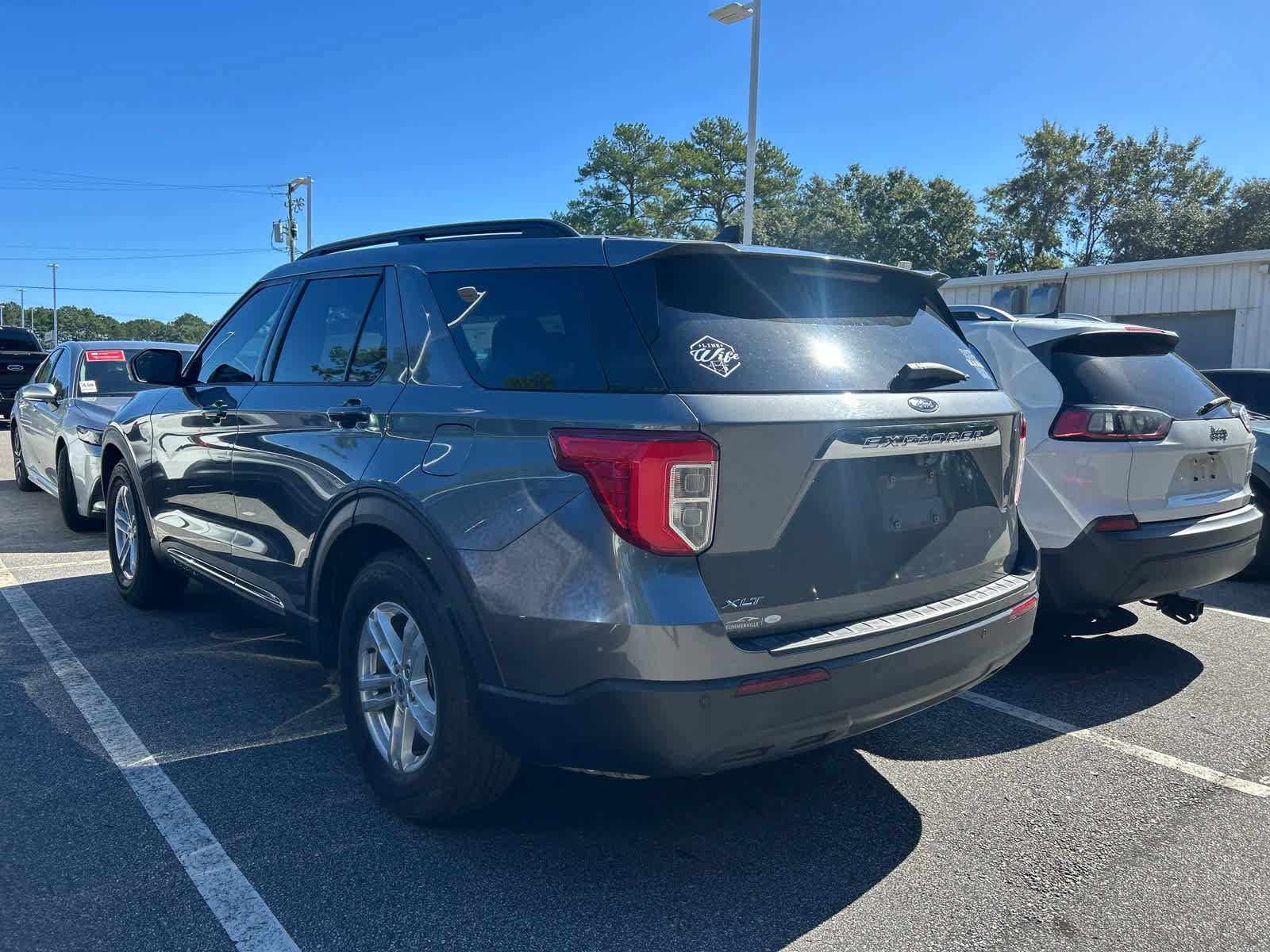 Used 2022 Ford Explorer XLT RWD image 2