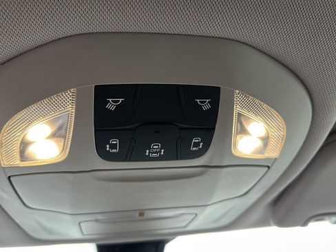 Used 2017 Chrysler Pacifica Touring w/ Tire & Wheel Group image 32