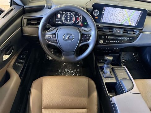 Certified 2022 Lexus ES 350 w/ Premium Package image 4