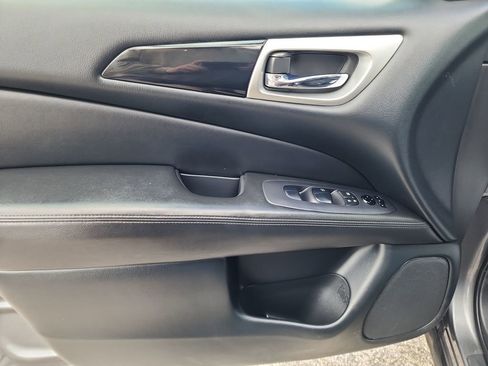 Used 2020 Nissan Pathfinder S image 12