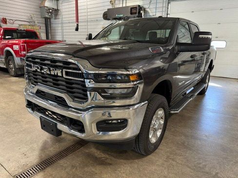 Used 2025 RAM 2500 Big Horn AWD/4WD image 38