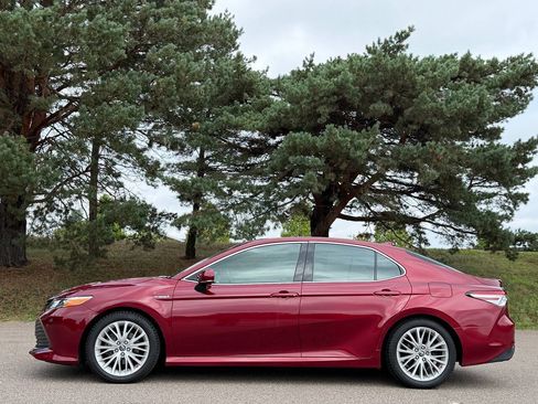 Used 2018 Toyota Camry XLE w/ Audio Package FWD image 2