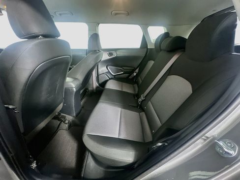 Used 2025 Kia Soul LX w/ LX Technology Package FWD image 26