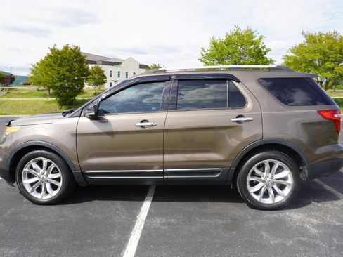Used 2015 Ford Explorer XLT w/ Equipment Group 202B FWD image 9
