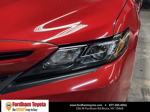 Used 2024 Toyota Camry SE image 10