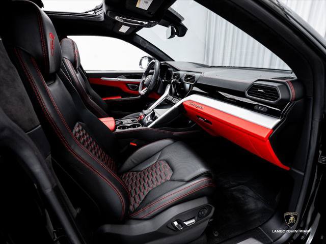 Used 2022 Lamborghini Urus AWD/4WD image 41