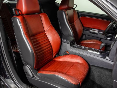 Used 2013 Dodge Challenger R/T Plus image 39