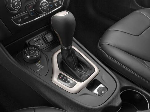 Used 2017 Jeep Cherokee High Altitude AWD/4WD image 10