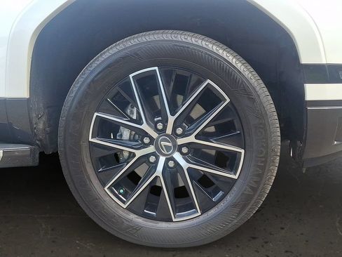 Used 2024 Lexus GX 550 w/ Cold Area Package AWD/4WD image 9