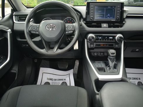 Used 2022 Toyota RAV4 LE AWD/4WD image 3