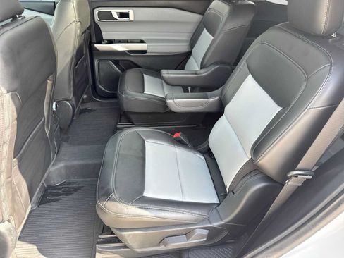 Used 2023 Ford Explorer XLT w/ Equipment Group 202A AWD/4WD image 19