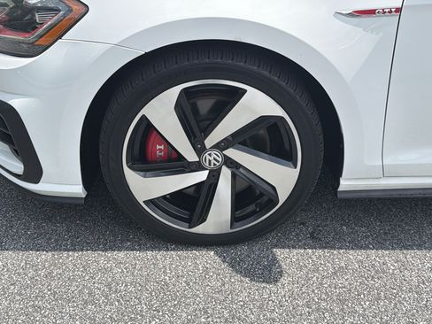 Used 2018 Volkswagen GTI SE FWD image 13
