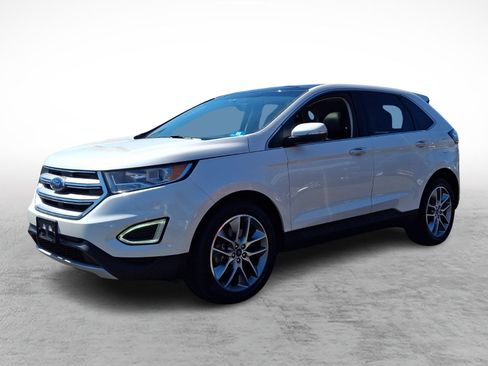 Used 2018 Ford Edge Titanium w/ Equipment Group 301A AWD/4WD image 3