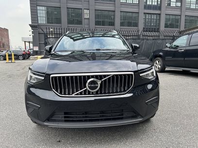Used 2025 Volvo XC40 B5 Core