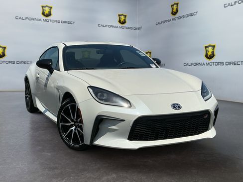 Used 2022 Toyota GR86 w/ ALL Weather Mat Package (TMS) RWD image 3
