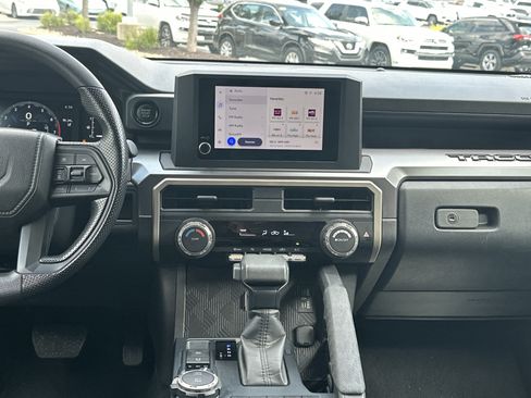 Certified 2025 Toyota Tacoma SR5 AWD/4WD image 23