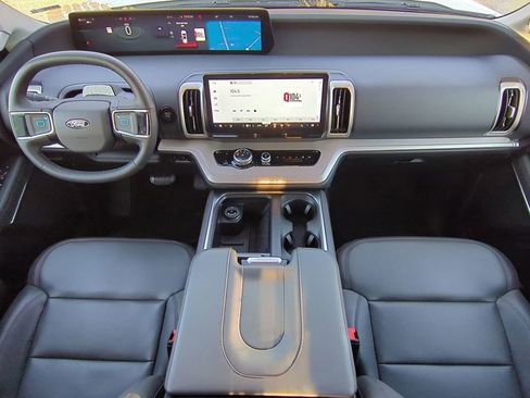 Used 2025 Ford Expedition Active RWD image 15