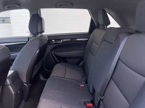 Used 2013 Kia Sorento LX image 26