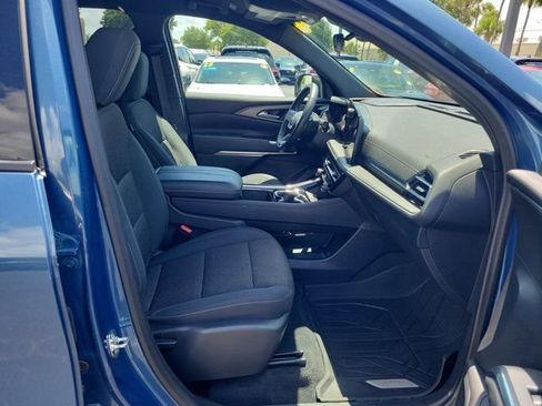 Used 2025 Chevrolet Traverse LT FWD image 7