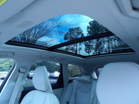 New 2026 Volvo XC60 B5 Ultra w/ Protection Package Premier image 16