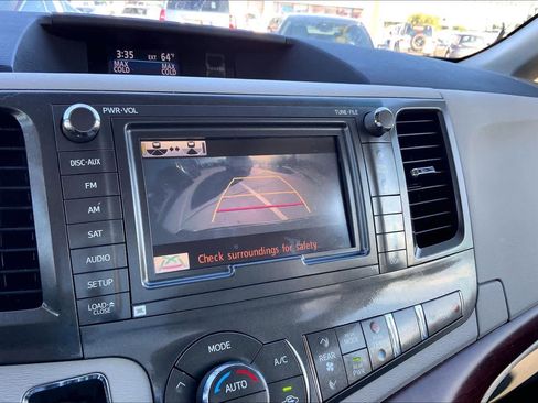 Used 2011 Toyota Sienna Limited image 28