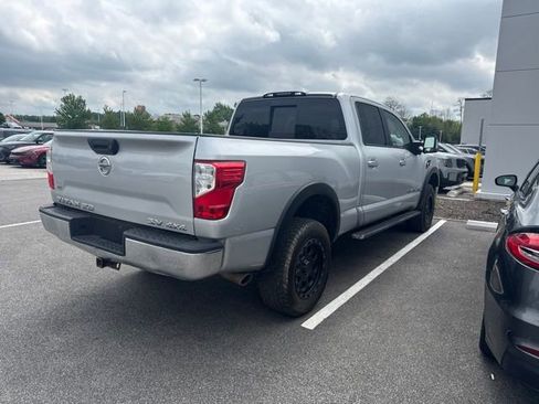 Used 2017 Nissan Titan SV AWD/4WD image 3